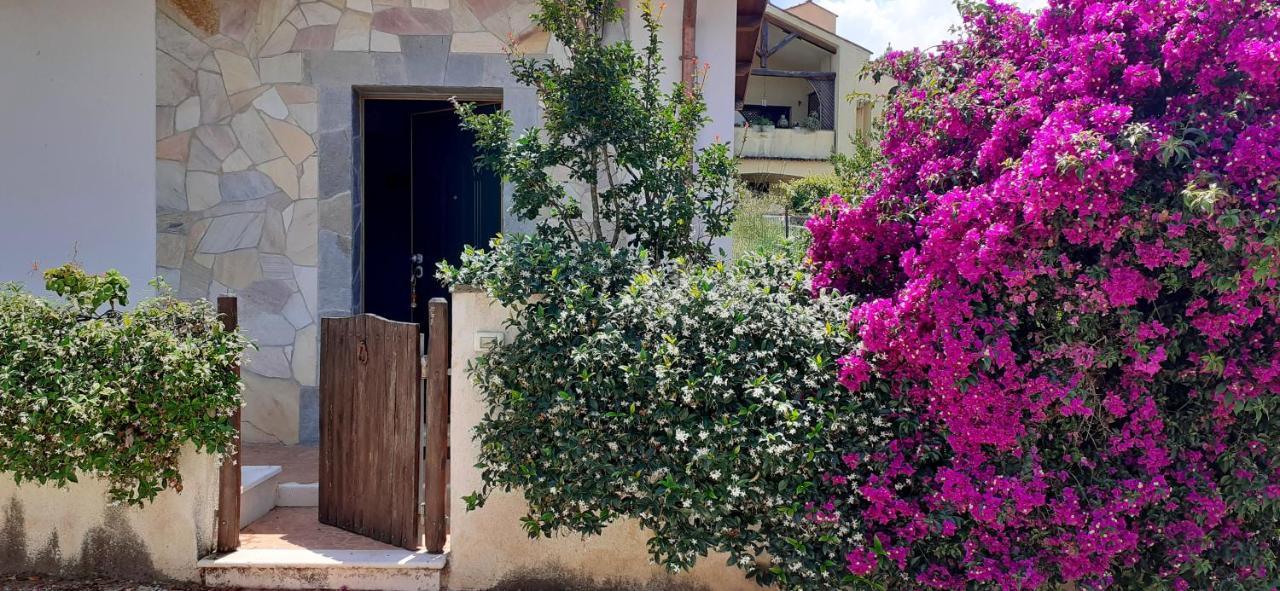 8 Via V. Monti Villa Loiri Porto San Paolo Eksteriør billede